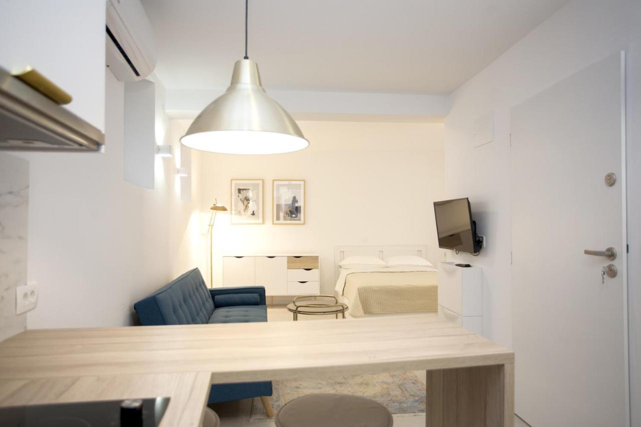 Studio Jon Apartment Split